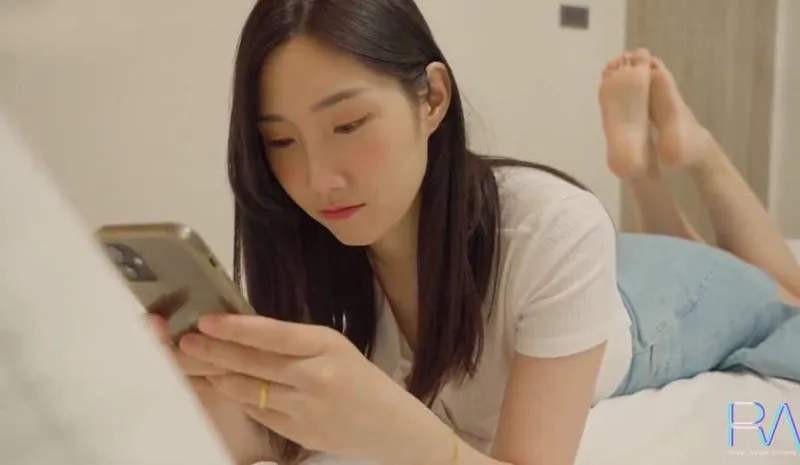 Xinh đẹp nhưng vẫn bị chồng cắm sừng, cô vợ buồn tình cho anh giao hàng địt luôn